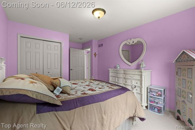 1570 Sugar Maple Way, West Bloomfield, MI 48324