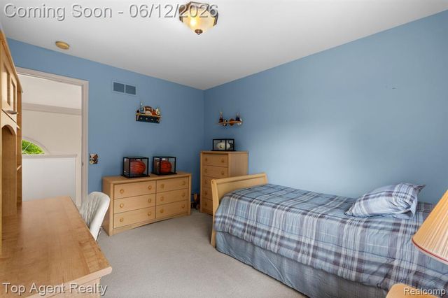 1570 Sugar Maple Way, West Bloomfield, MI 48324