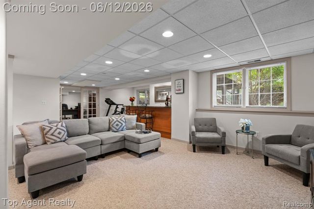 1570 Sugar Maple Way, West Bloomfield, MI 48324