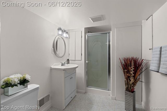 1570 Sugar Maple Way, West Bloomfield, MI 48324