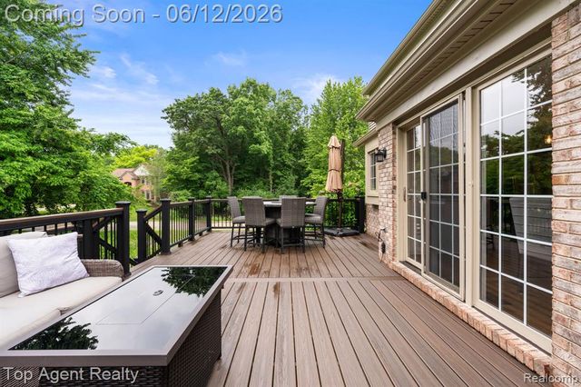 1570 Sugar Maple Way, West Bloomfield, MI 48324