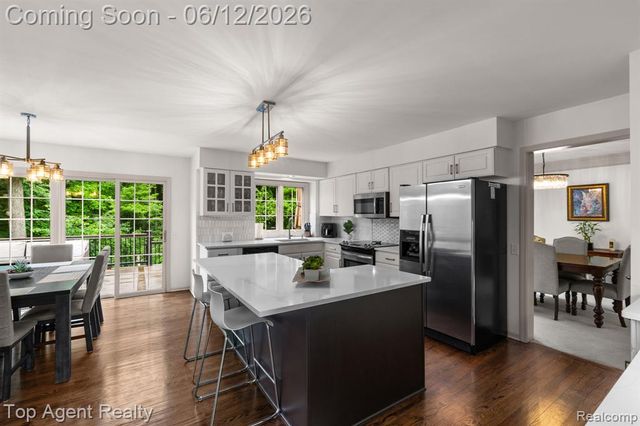 1570 Sugar Maple Way, West Bloomfield, MI 48324