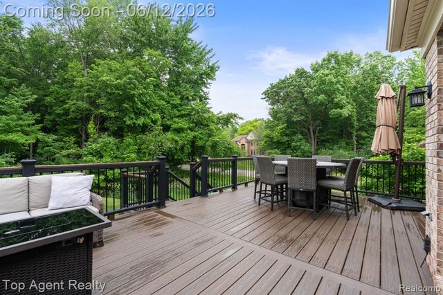 1570 Sugar Maple Way, West Bloomfield, MI 48324