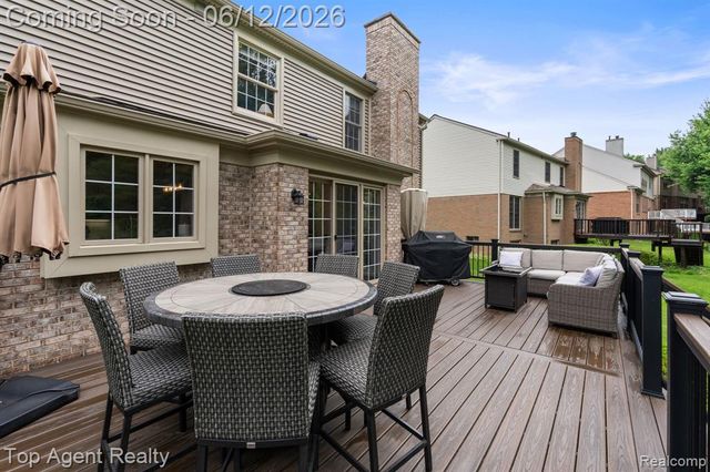 1570 Sugar Maple Way, West Bloomfield, MI 48324