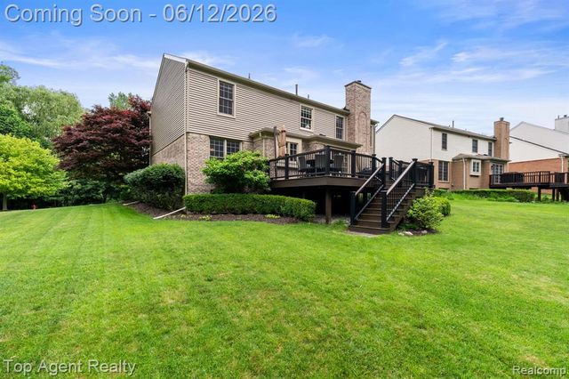 1570 Sugar Maple Way, West Bloomfield, MI 48324