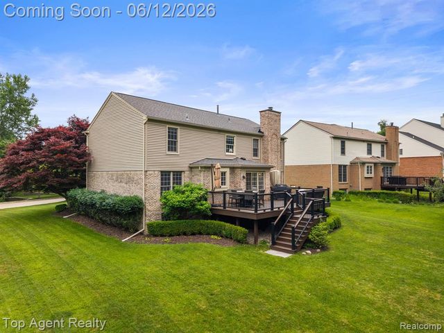1570 Sugar Maple Way, West Bloomfield, MI 48324