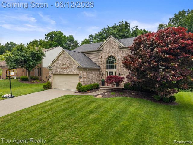 1570 Sugar Maple Way, West Bloomfield, MI 48324