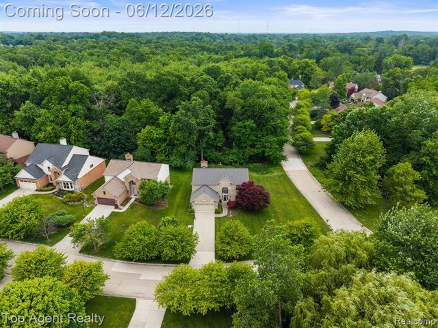 1570 Sugar Maple Way, West Bloomfield, MI 48324