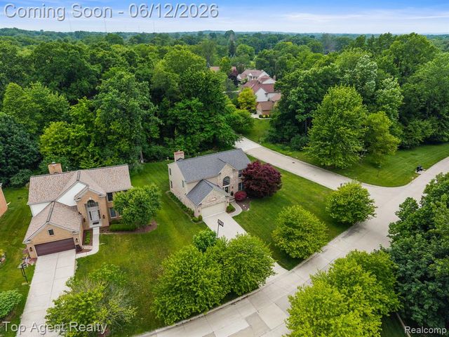 1570 Sugar Maple Way, West Bloomfield, MI 48324