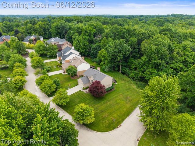 1570 Sugar Maple Way, West Bloomfield, MI 48324