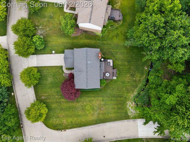 1570 Sugar Maple Way, West Bloomfield, MI 48324