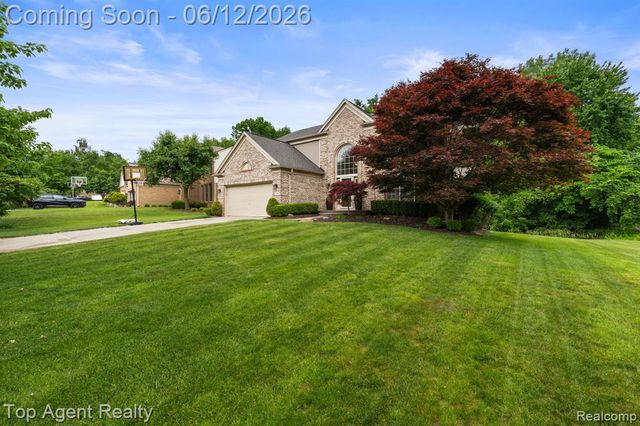 1570 Sugar Maple Way, West Bloomfield, MI 48324