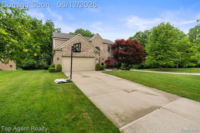 1570 Sugar Maple Way, West Bloomfield, MI 48324