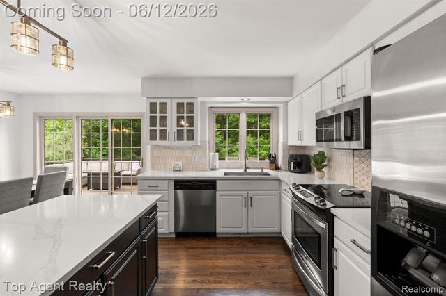1570 Sugar Maple Way, West Bloomfield, MI 48324