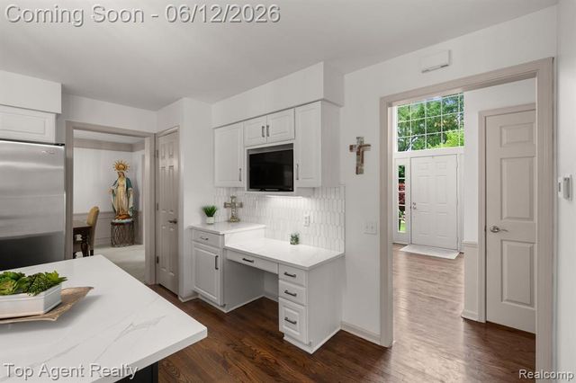1570 Sugar Maple Way, West Bloomfield, MI 48324