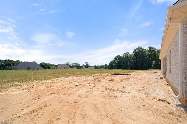 242 Avian Lane, Winston-salem, NC 27127