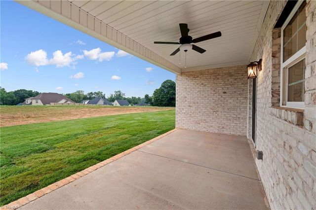 242 Avian Lane, Winston-salem, NC 27127