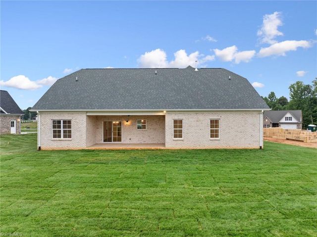 242 Avian Lane, Winston-salem, NC 27127