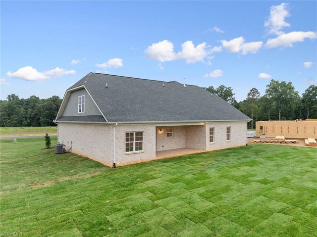 242 Avian Lane, Winston-salem, NC 27127