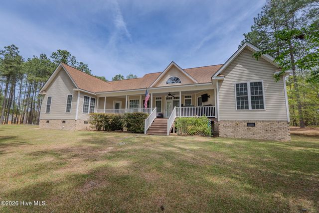 15940 Lovegrass Lane, Wagram, NC 28396