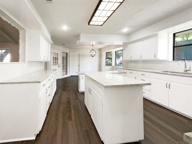1305 Egyptian Way, Grand Prairie, TX 75050