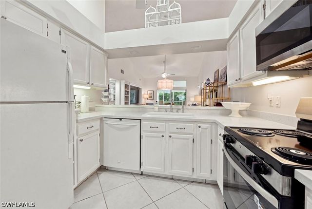 470 Country Hollow CT I204, Naples, FL 34104