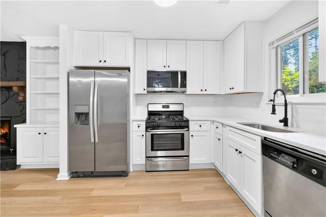 3292 Mixon Way, Stone Mountain, GA 30087