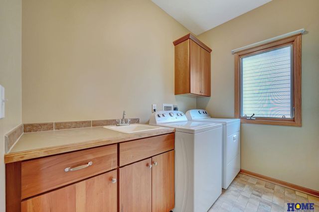 4911 S 76th Street, Lincoln, NE 68516