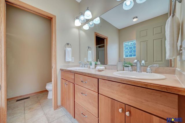 4911 S 76th Street, Lincoln, NE 68516