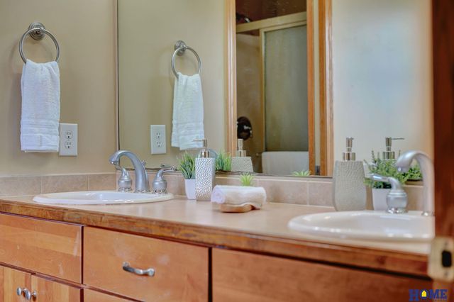 4911 S 76th Street, Lincoln, NE 68516