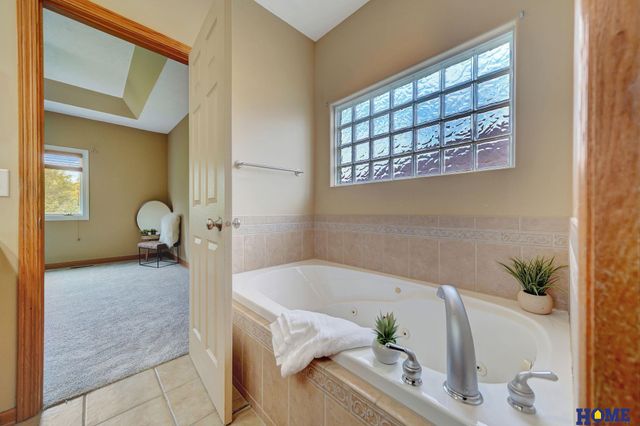 4911 S 76th Street, Lincoln, NE 68516