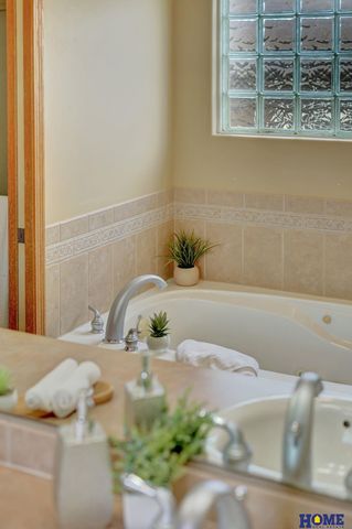 4911 S 76th Street, Lincoln, NE 68516