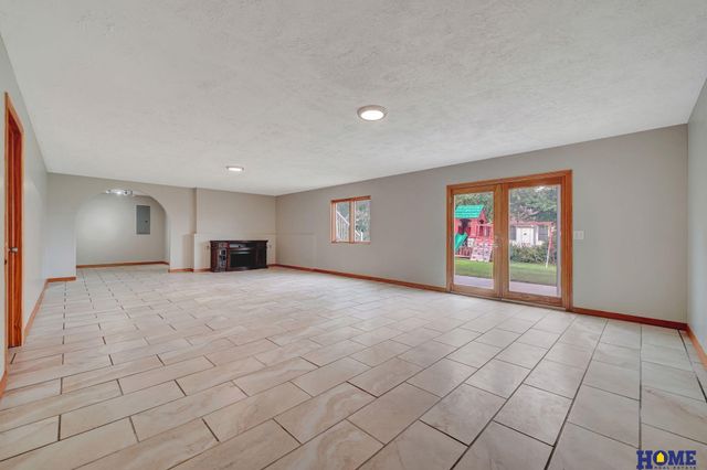 4911 S 76th Street, Lincoln, NE 68516