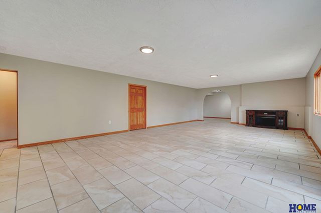 4911 S 76th Street, Lincoln, NE 68516