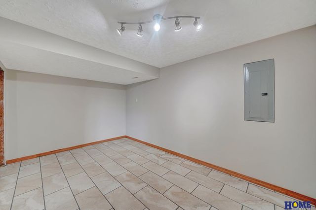 4911 S 76th Street, Lincoln, NE 68516