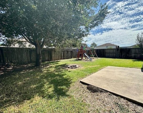 611 Hawthorne Pasture Road, Rosenberg, TX 77471
