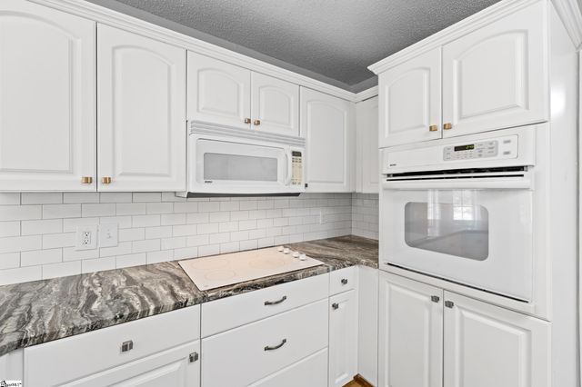 200 Holly Chase Drive, Piedmont, SC 29673