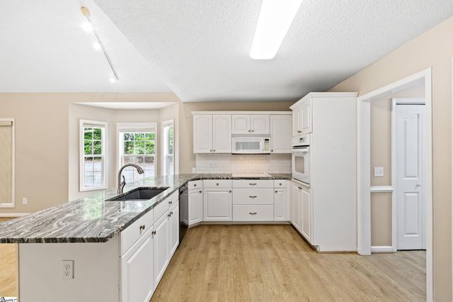 200 Holly Chase Drive, Piedmont, SC 29673