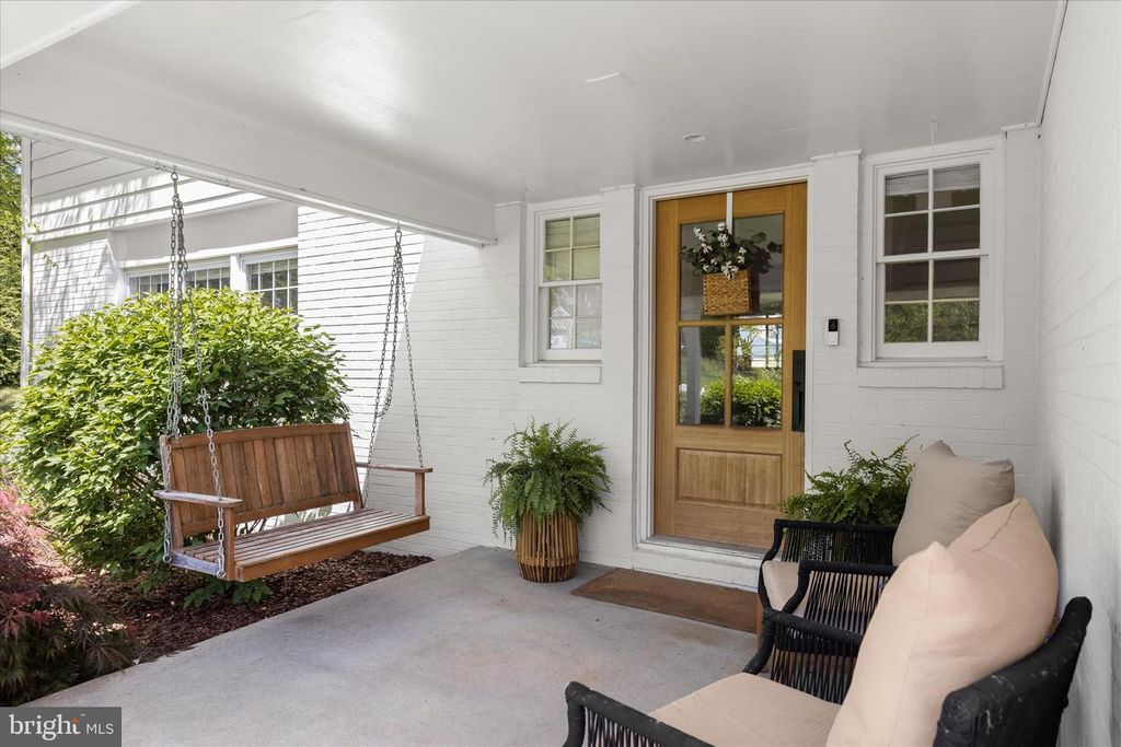 Image 5 of property listing at 2508 WHITT RD, Kingsville, MD 21087