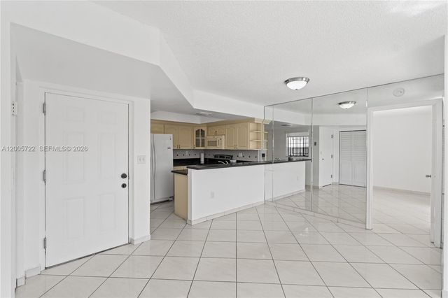 10877 NW 7th St 21-35, Miami, FL 33172