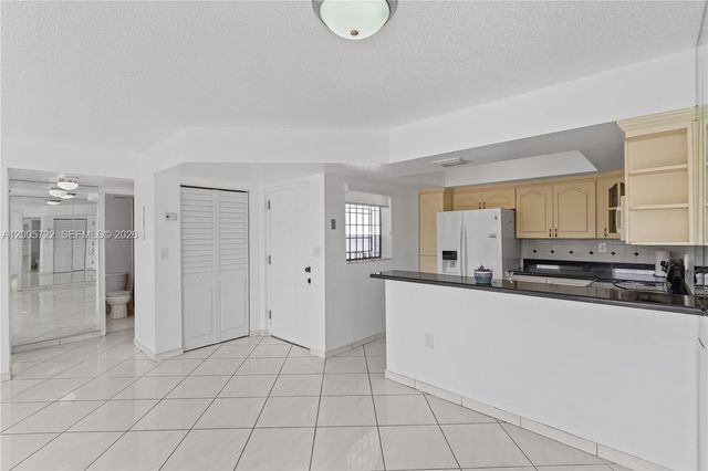 10877 NW 7th St 21-35, Miami, FL 33172