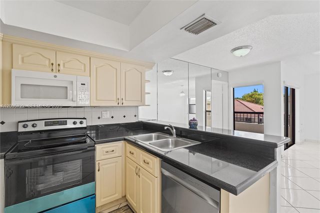 10877 NW 7th St 21-35, Miami, FL 33172