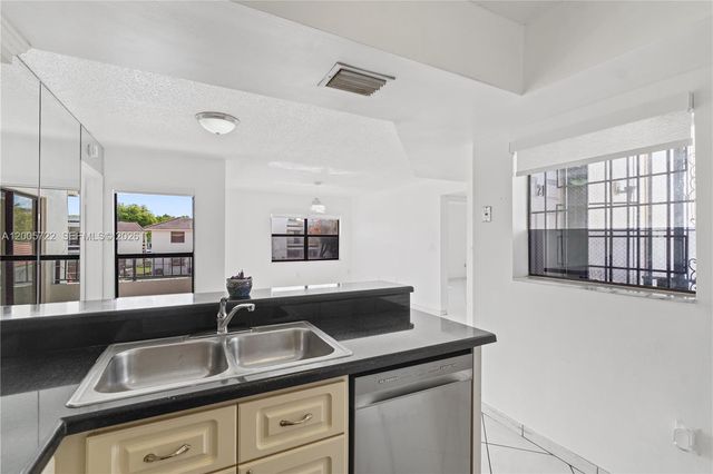 10877 NW 7th St 21-35, Miami, FL 33172