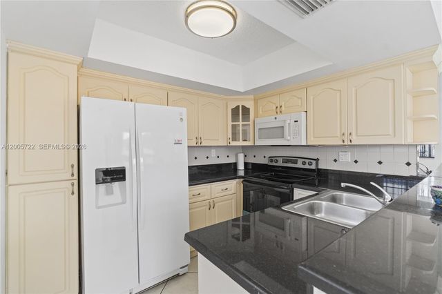 10877 NW 7th St 21-35, Miami, FL 33172