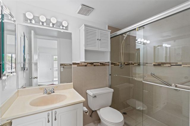 10877 NW 7th St 21-35, Miami, FL 33172