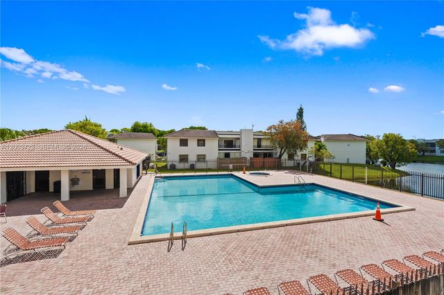 10877 NW 7th St 21-35, Miami, FL 33172