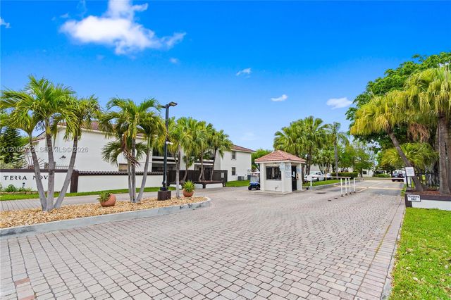 10877 NW 7th St 21-35, Miami, FL 33172