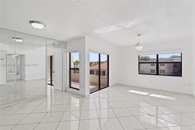 10877 NW 7th St 21-35, Miami, FL 33172