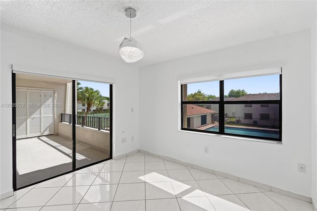 10877 NW 7th St 21-35, Miami, FL 33172