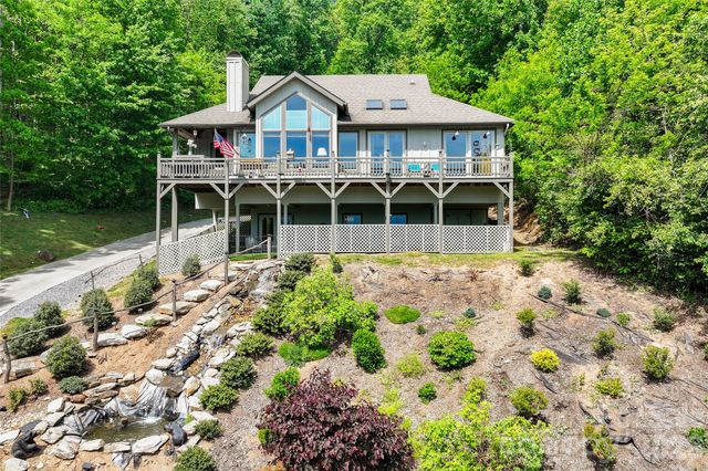266 Hawks Crest Drive, Waynesville, NC 28786